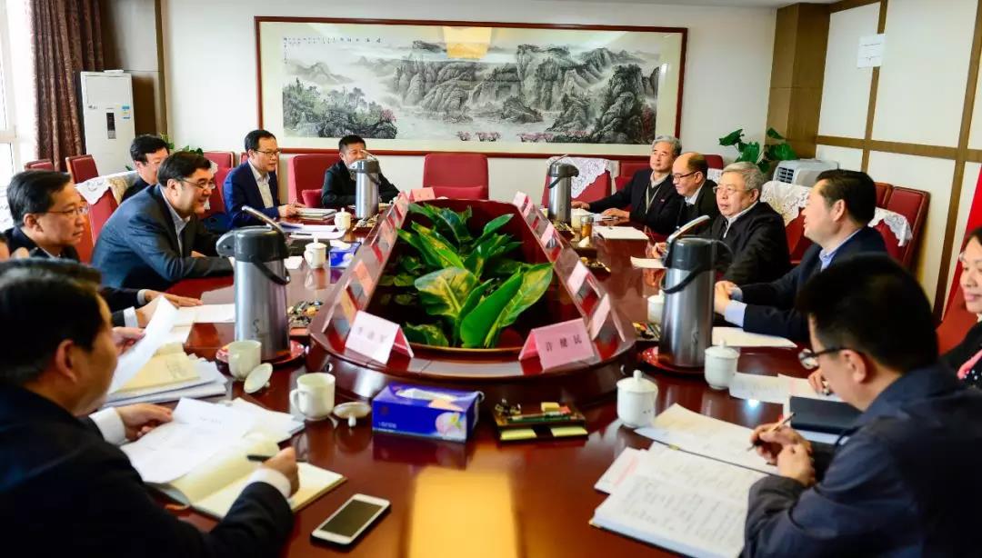 努爾·白克力赴國務院扶貧辦會談光伏扶貧工作