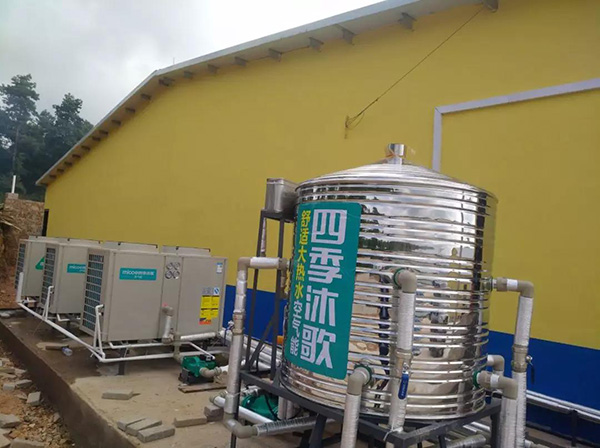 四季沐歌空氣能：現(xiàn)代養(yǎng)豬基地采暖新方式！