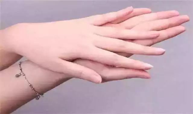 每天這樣拍手100次 ，彌補久坐傷害，快來給內臟按按摩